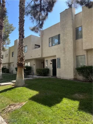 Photo #1: 2584695 Listing