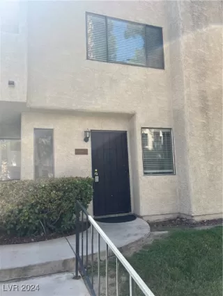 Photo #2: 2584695 Listing