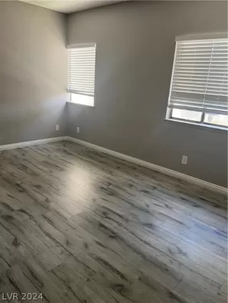 Photo #3: 2584695 Listing