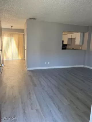 Photo #5: 2584695 Listing