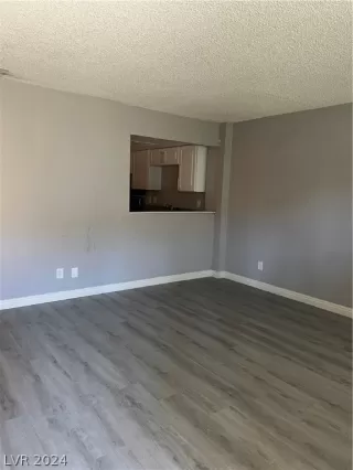 Photo #6: 2584695 Listing