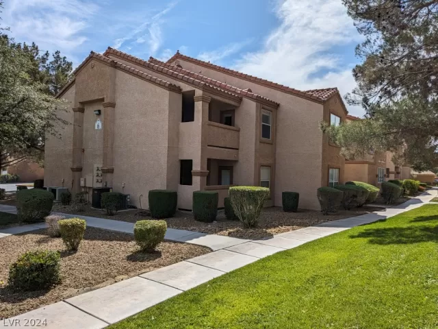 MLS: 2584699 Condo For Sale