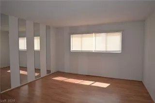 Photo #1: 2584765 Listing