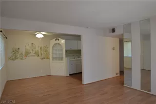 Photo #3: 2584765 Listing