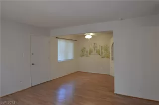 Photo #5: 2584765 Listing