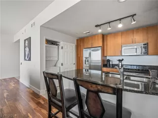 Photo #1: 2584775 Listing 