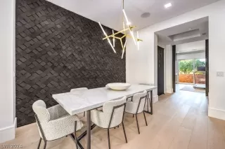 Photo #6: 2584783 Listing