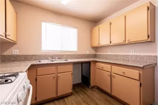 Photo #6: 2584810 Listing