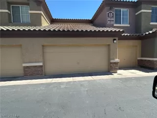 Photo #5: 2584822 Listing