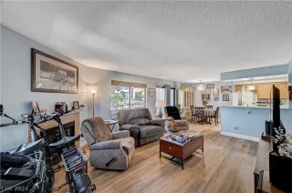 Photo #3: 2584829 Listing