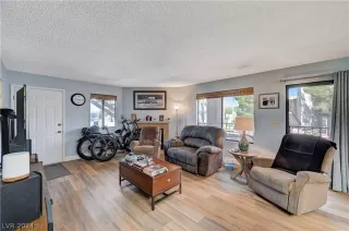 Photo #4: 2584829 Listing