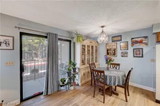 Photo #6: 2584829 Listing