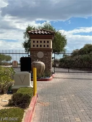 Photo #2: 2584854 Listing 