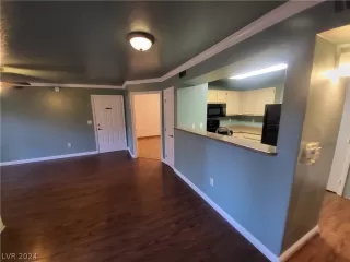 Photo #2: 2584876 Listing