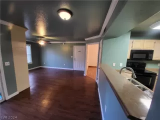 Photo #4: 2584876 Listing