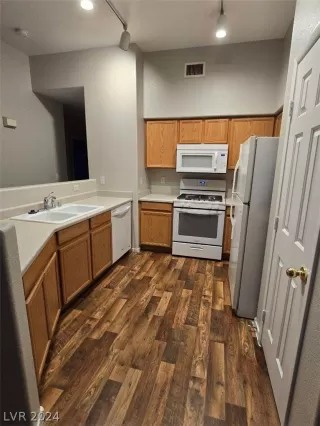 Photo #2: 2584889 Listing 