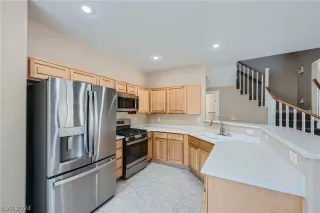 Photo #3: 2584891 Listing