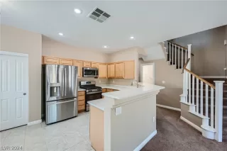 Photo #4: 2584891 Listing