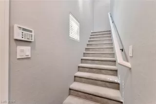 Photo #1: 2584899 Listing