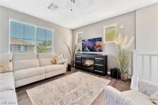 Photo #2: 2584899 Listing