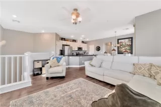 Photo #3: 2584899 Listing