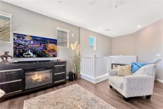 Photo #4: 2584899 Listing