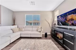 Photo #5: 2584899 Listing