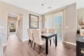 Photo #6: 2584899 Listing