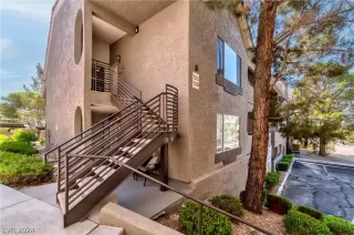 Photo #2: 2584902 Listing