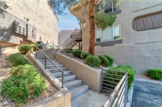 Photo #3: 2584902 Listing