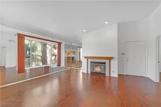 Photo #5: 2584902 Listing