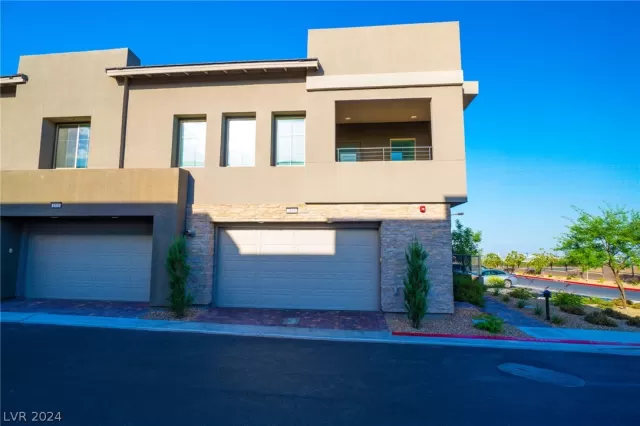 MLS: 2584913 Condo For Sale