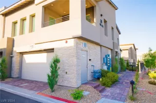 Photo #1: 2584913 Listing