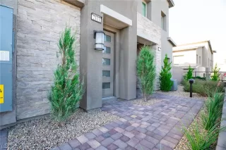 Photo #2: 2584913 Listing