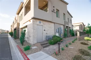 Photo #4: 2584913 Listing