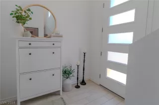 Photo #5: 2584913 Listing