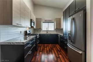 Photo #3: 2584922 Listing 