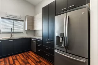 Photo #5: 2584922 Listing 