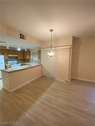 Photo #4: 2584942 Listing 