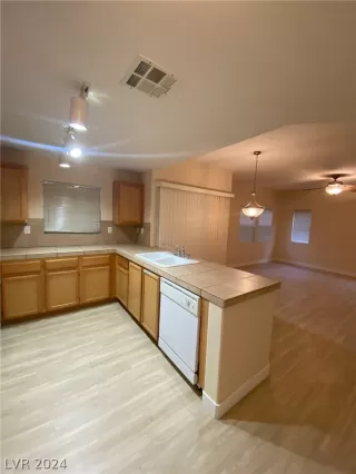 Photo #5: 2584942 Listing 