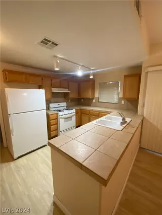 Photo #6: 2584942 Listing 