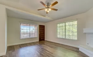 Photo #3: 2584946 Listing