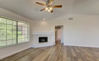 Photo #5: 2584946 Listing