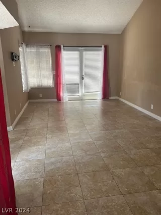 Photo #5: 2584952 Listing 