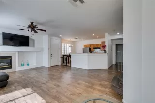 Photo #3: 2584974 Listing