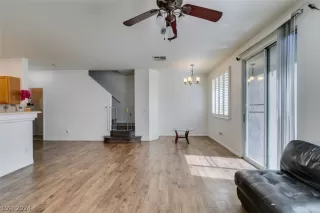 Photo #5: 2584974 Listing