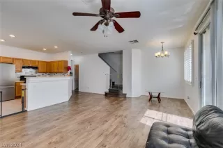 Photo #6: 2584974 Listing