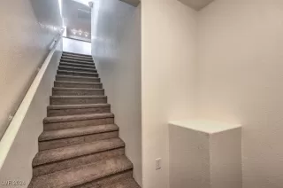 Photo #2: 2584992 Listing