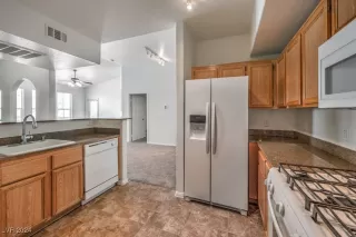 Photo #5: 2584992 Listing