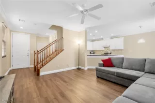 Photo #4: 2585000 Listing